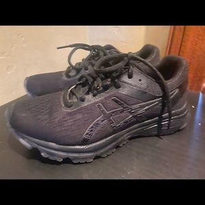 Black ASICS running shoes size 6